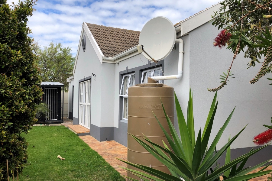 To Let 3 Bedroom Property for Rent in Sunningdale Western Cape